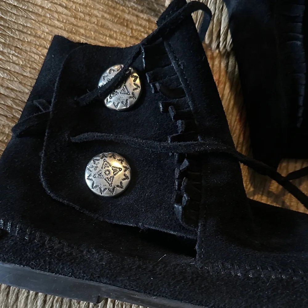 Minnetonka Black suede leather Moccasins with Decorative silver Buttons - Picture 7 of 12